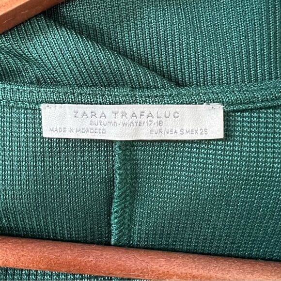 Zara Ribbed Elbow Sleeve V-Neck Dress - Picture 3 of 5